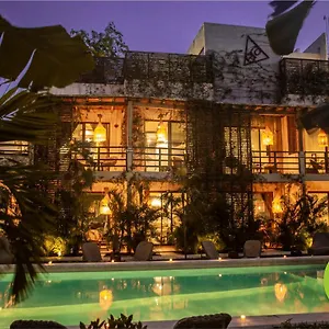 Era & **** Tulum